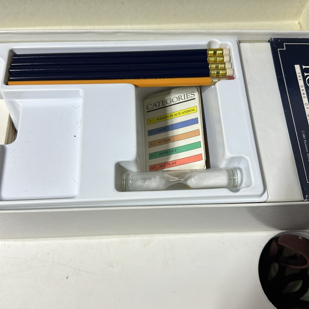 Pictionary First Edition from 1985 - Picture 2 of 6